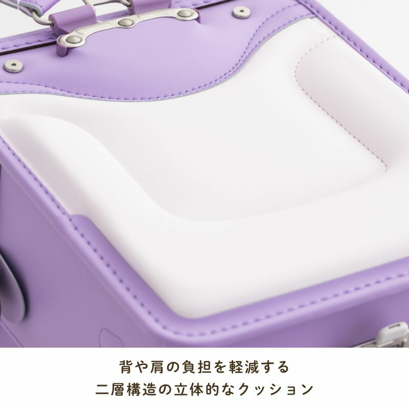 背や肩の負担を軽減する二層構造の立体的なクッション