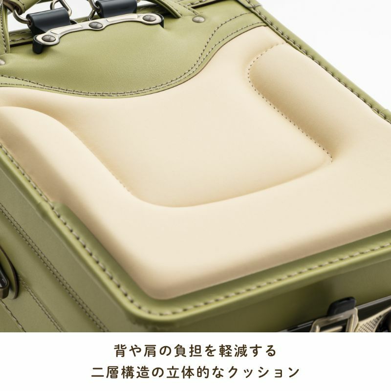 背や肩の負担を軽減する二層構造の立体的なクッション