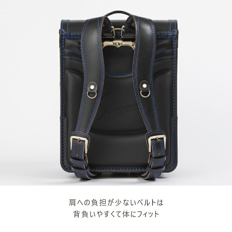 【2027年ご入学向け】久保田スラッガー × 鞄工房山本 コラボモデル（牛革）黒×ブルー　肩への負担が少ないベルトは背負いやすくて体にフィット